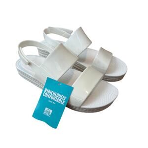 Reef Water Vista Women’s White Shine Size 10 NEW